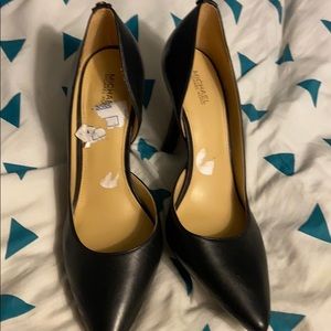 Michael Kors black pumps